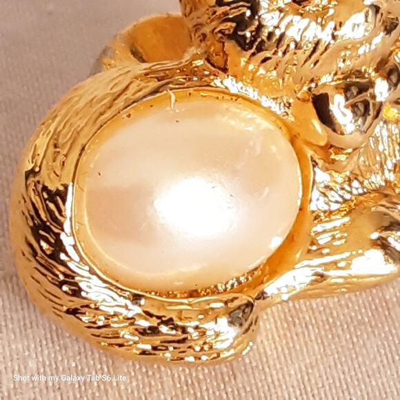 Avon Resting Cat Pin With Pearly Cabochon Belly - Picture 5 of 8